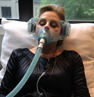 carrie-fisher-cpap-mask-in-bed
